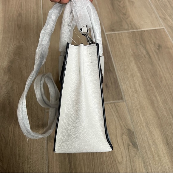 Michael Kors Mercer Medium Messenger Bag - Picture 4 of 7